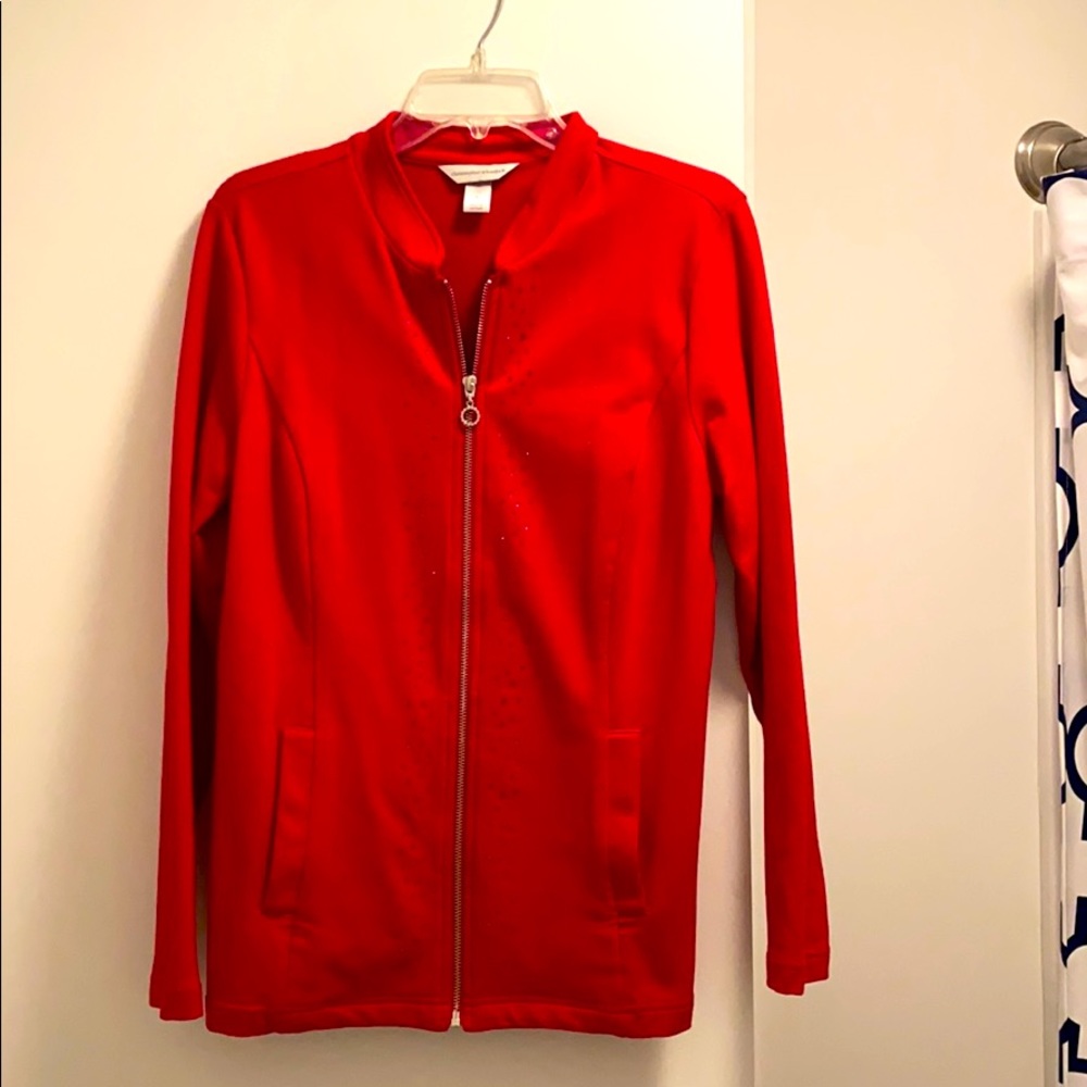 Jacket with sparkling at collar with pockets.